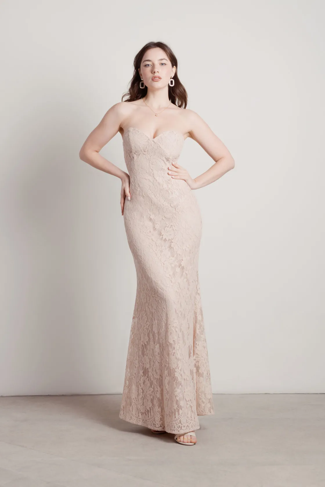 Tobi Adelyn Lace Sweetheart Maxi Dress - White