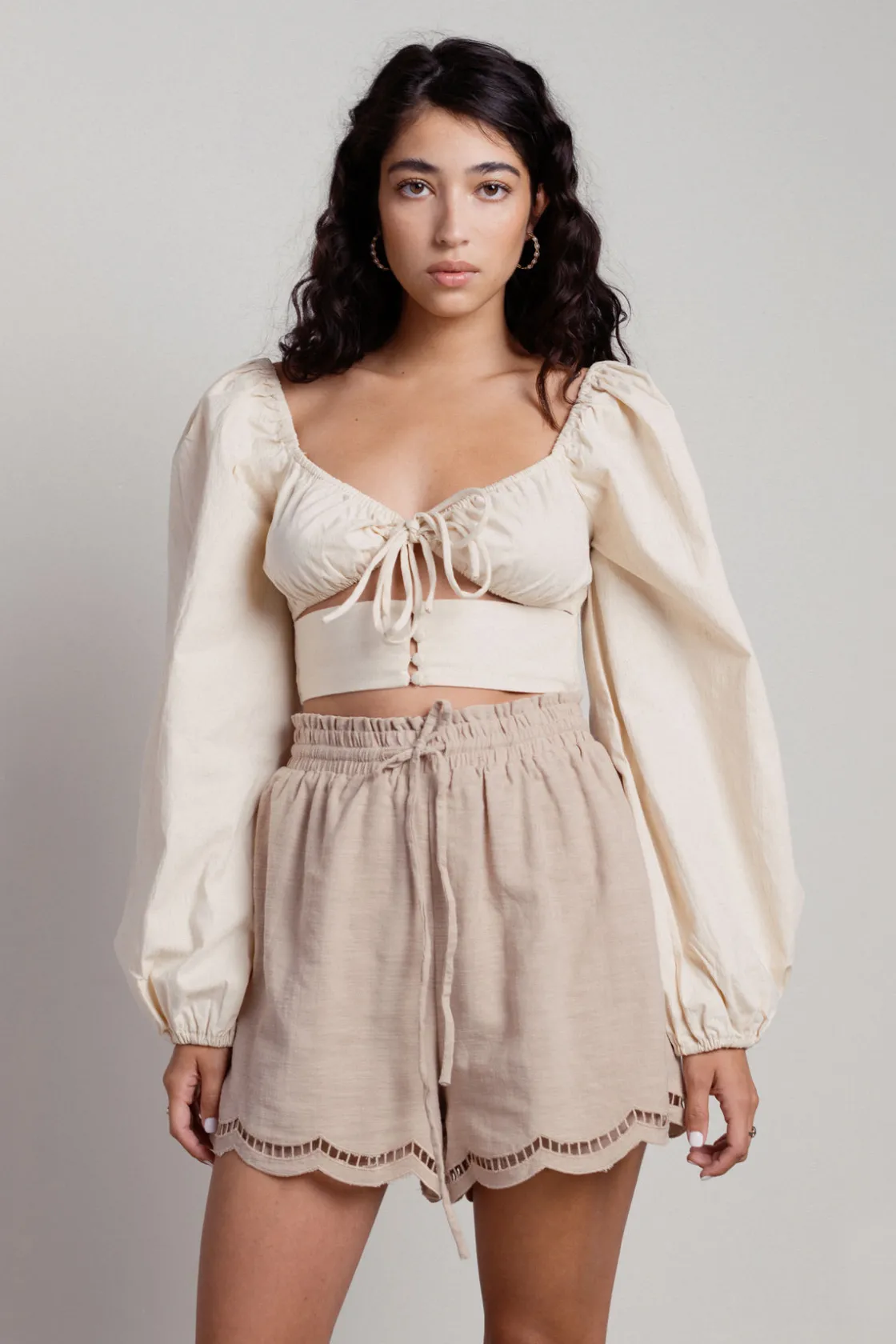 Tobi Curvy Scallop Shorts -