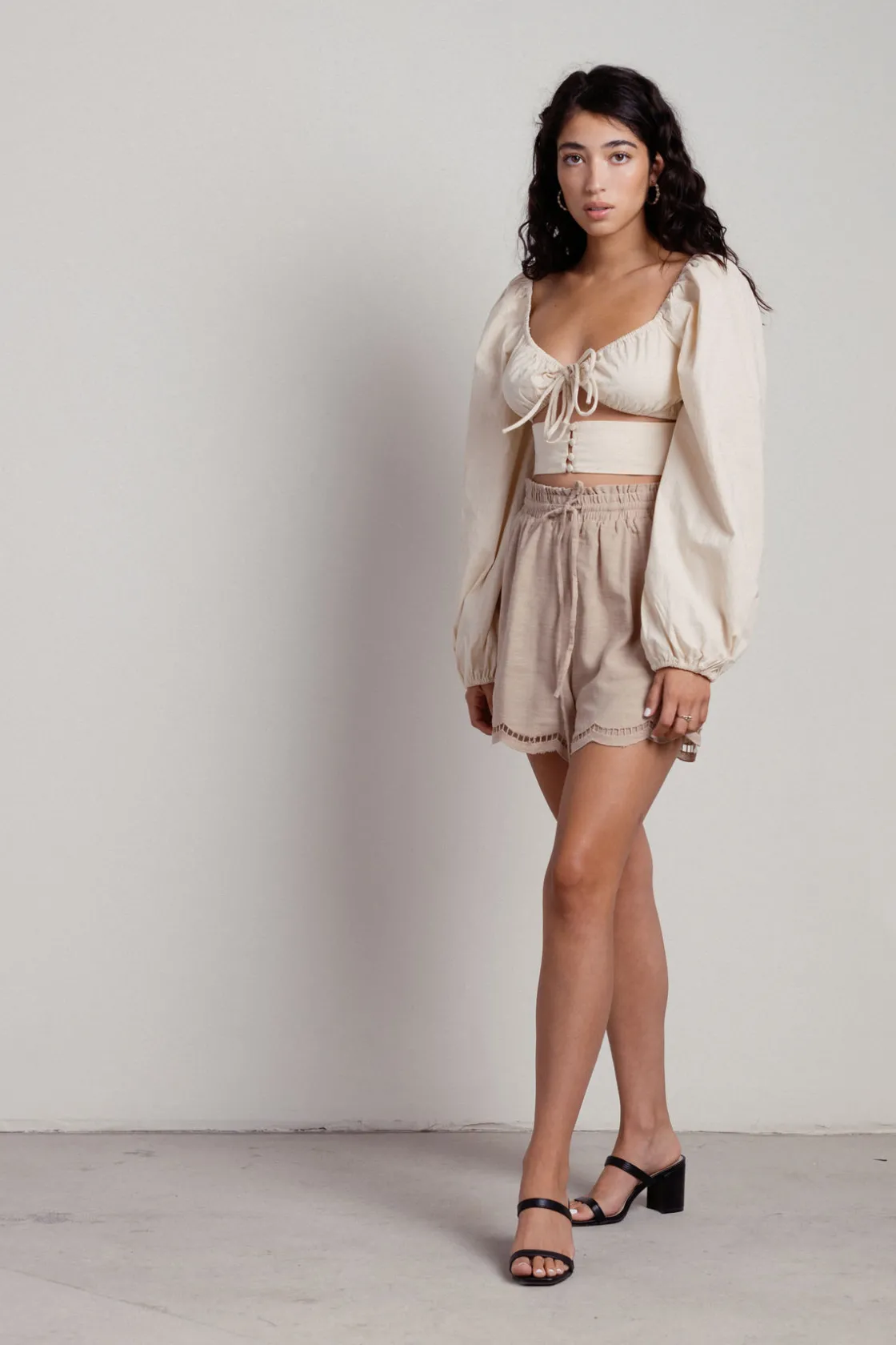 Tobi Curvy Scallop Shorts -