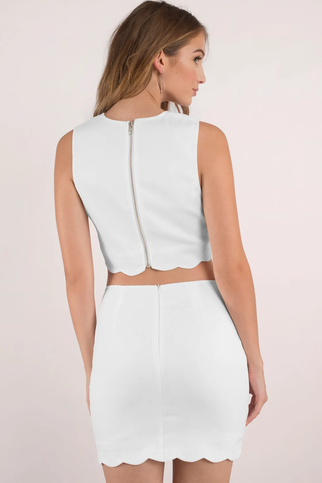 Tobi Getting Wavy Scalloped Hem Crop Top And Mini Skirt Set - White