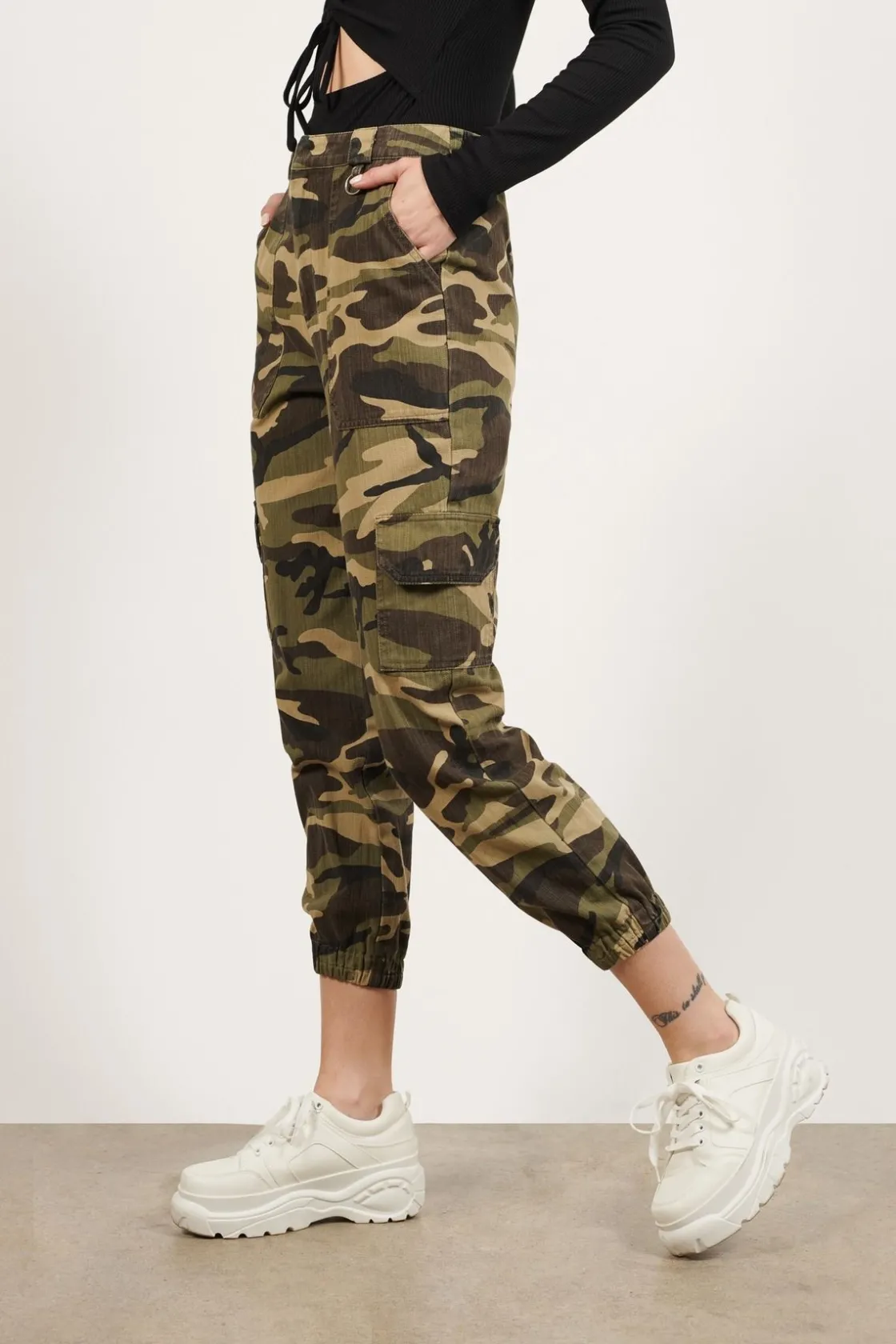Tobi Hide Outside Jogger Pants -