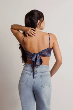 Tobi Lasso In Crop Top -