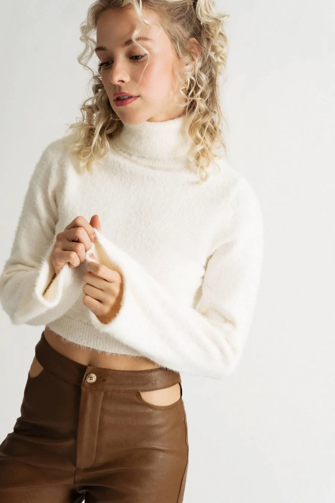 Tobi Pursuit Of Coziness Turtleneck Sweater - Off White